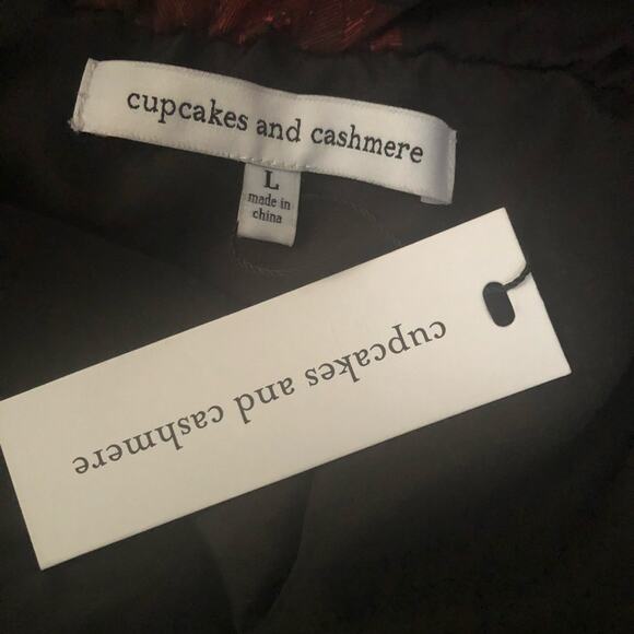 New Cupcakes and Cashmere Off Shoulder Dress - Picture 8 of 9